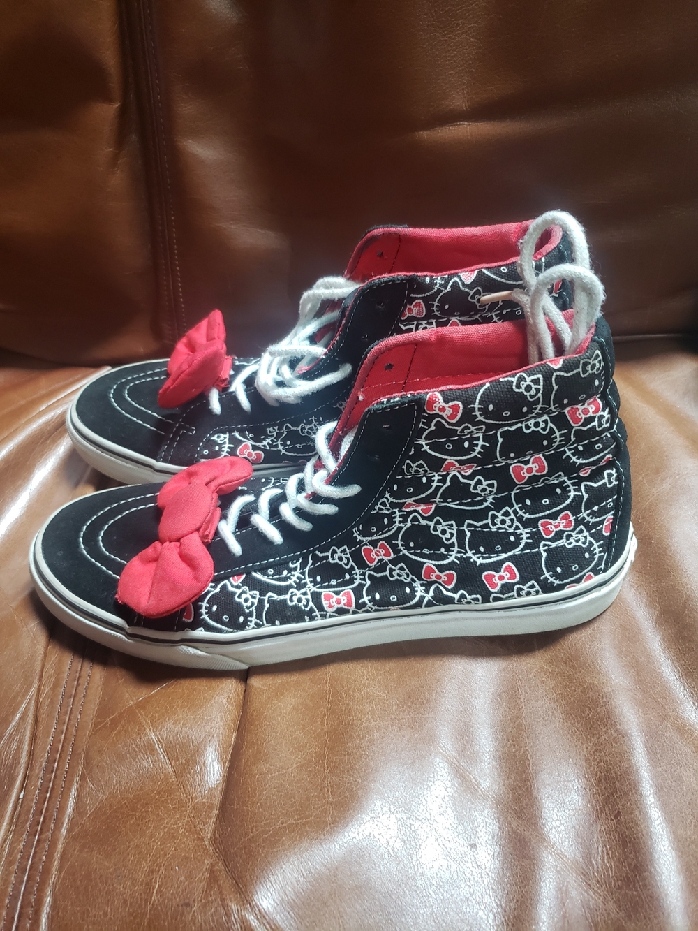 VANS RARE Hello Kitty Black Sneakers with Red Bow Accents WOMAN 9.5 OR MEN 8